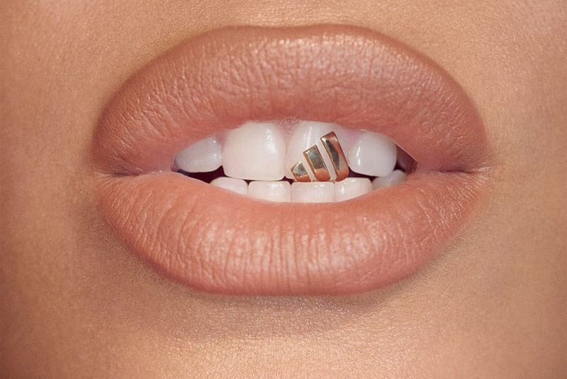 Les grillz de la collab entre adidas et Beyoncé imaginés par la française Dolly Cohen