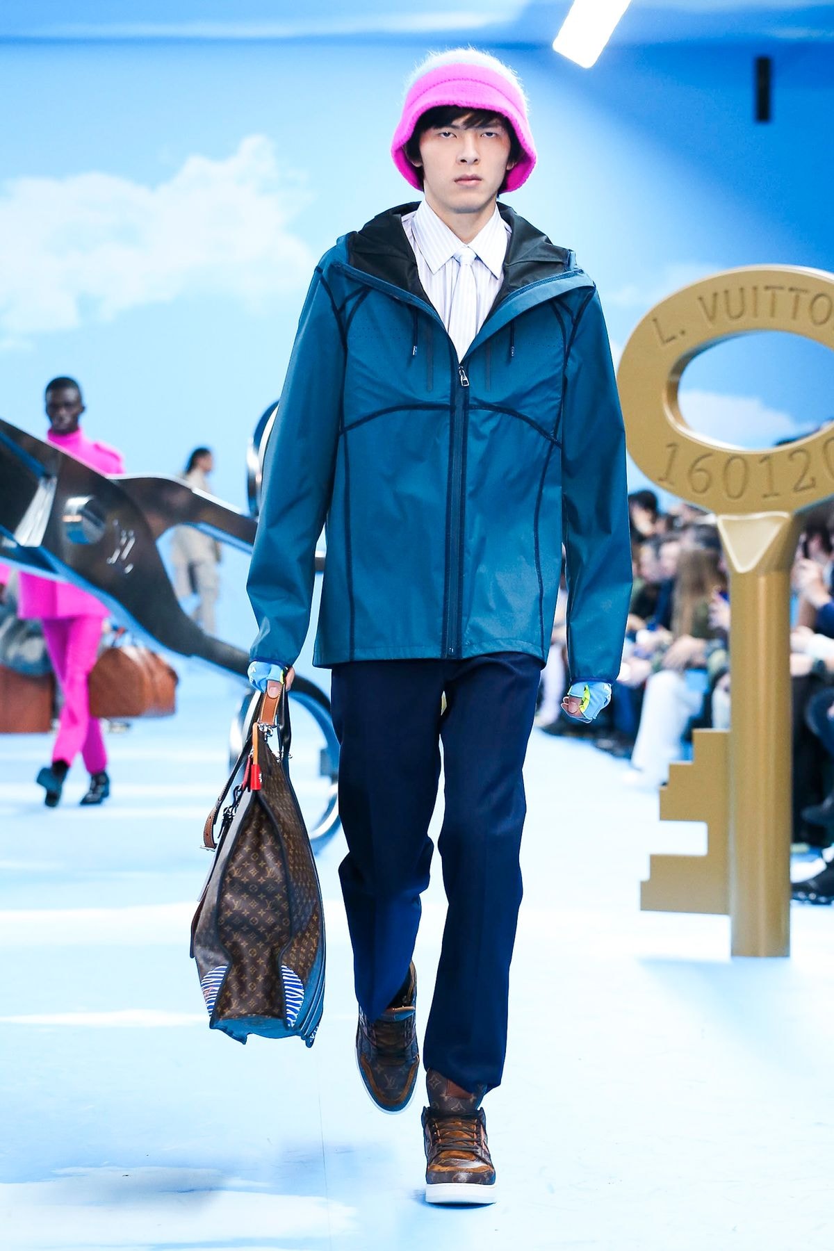 Louis Vuitton : Les looks du défilé Automne/Hiver 2020 à la Fashion Week de  Paris