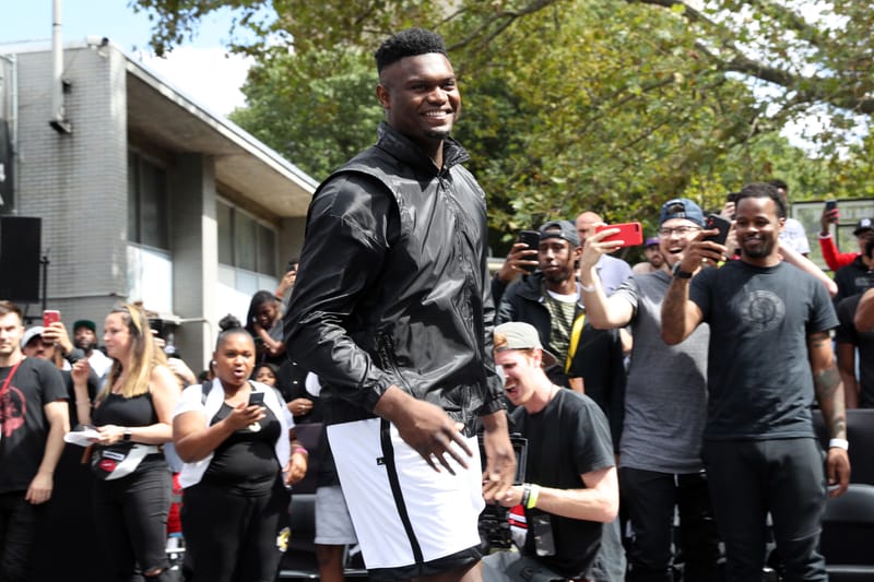 Le joueur NBA Zion Williamson dévoile une pièce de la prochaine collab entre Jordan et le PSG