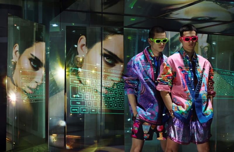La campagne Printemps/Été 2020 de Versace marque le retour d'un imprimé iconique