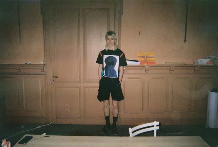 AVNIER tease sa collection Printemps/Été 2020 avec un premier outfit