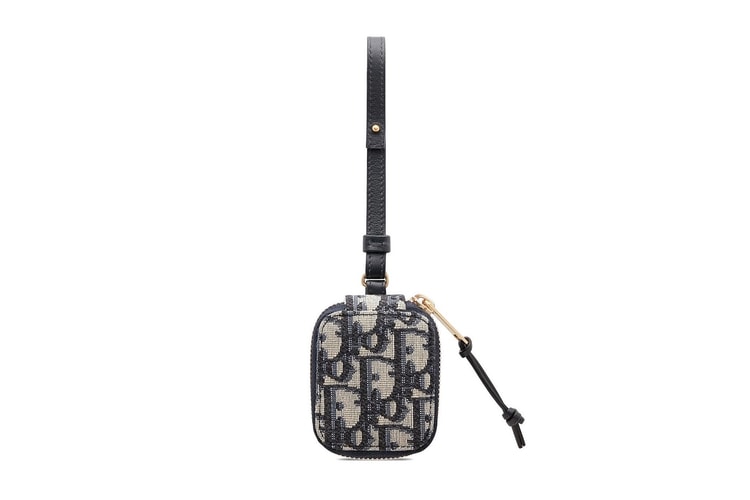 Dior vient de dropper un nouvel étui monogrammé pour AirPods