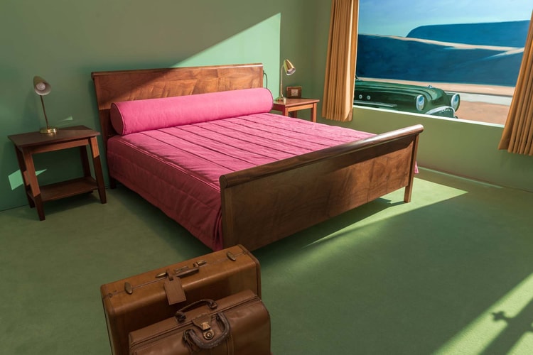 Le tableau "Western Motel" d'Edward Hopper prend vie à travers une reproduction grandeur nature