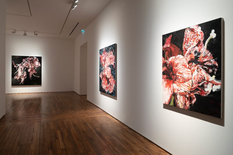 Le peintre Philippe Cognée se questionne sur la relation végétale et animale dans son exposition à la Galerie Templon