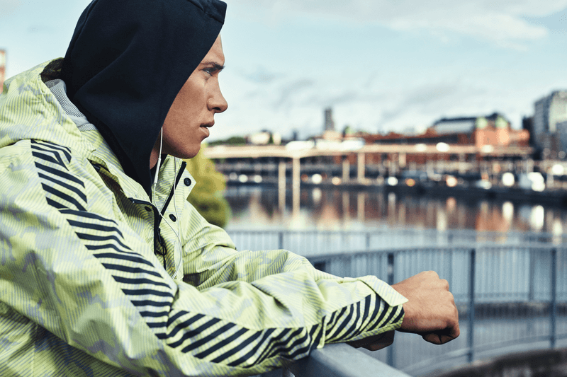 Helly Hansen dévoile sa nouvelle collection aux accents nineties