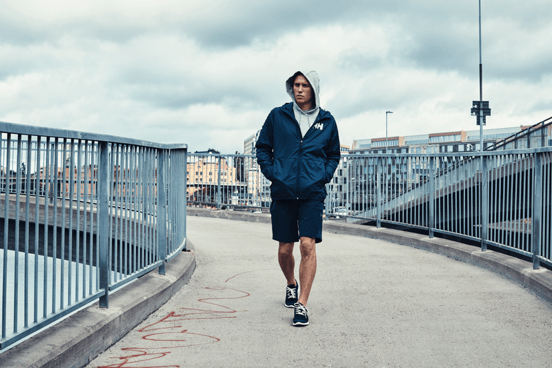 Helly Hansen dévoile sa nouvelle collection aux accents nineties