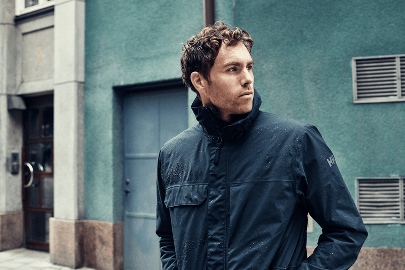 Helly Hansen dévoile sa nouvelle collection aux accents nineties