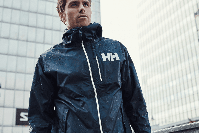 Helly Hansen dévoile sa nouvelle collection aux accents nineties