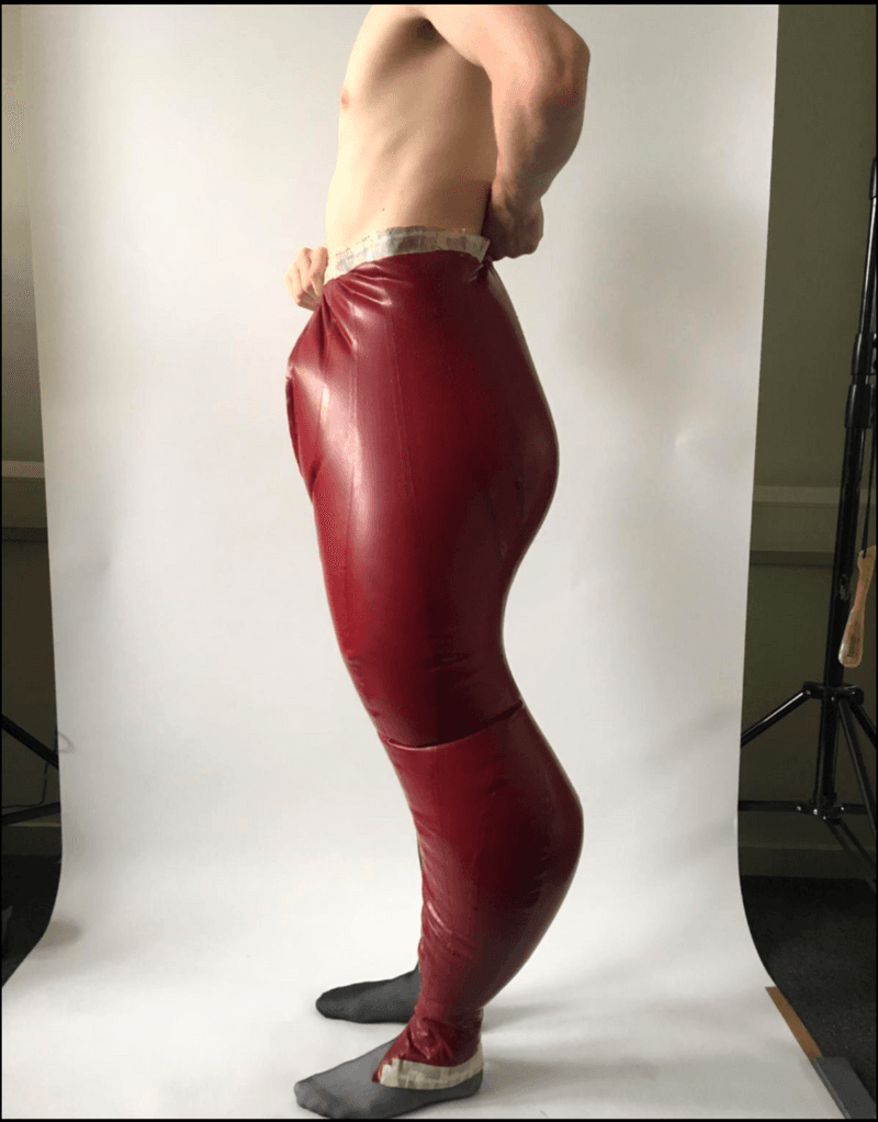 Les pantalons gonflables d'Harikrishnan, véritable critique des proportions actuelles