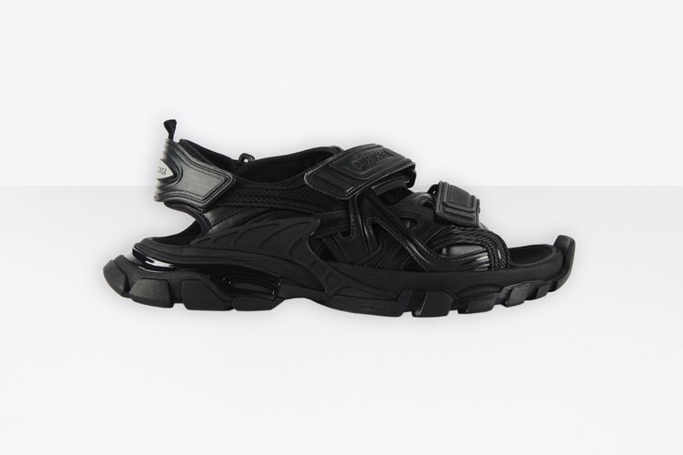 Balenciaga réinvente sa sneaker "Track" sous forme de sandale à 495€