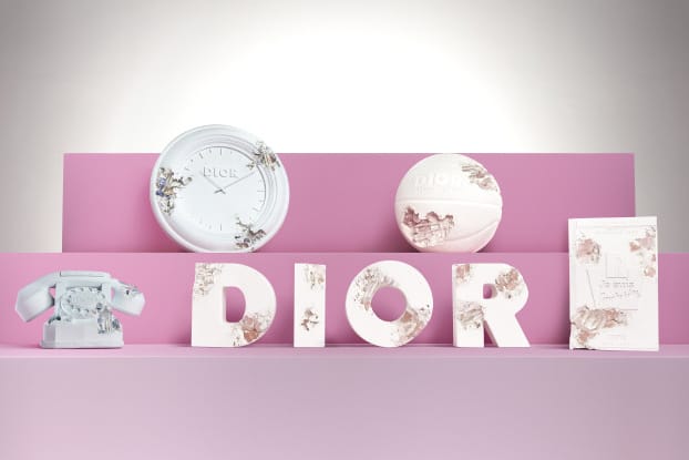 Les reliques du futur imaginées par Daniel Arsham pour le défilé Printemps/Été 2020 de Dior disponibles à la vente
