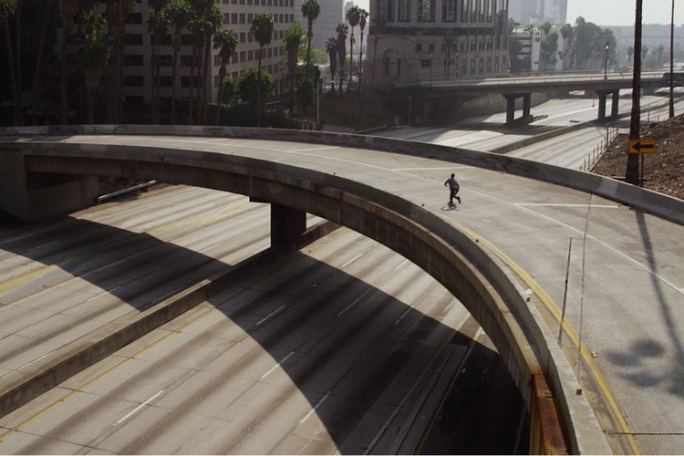 En 2014, cet artiste imaginait un skater rider au milieu d'un Los Angeles totalement vide