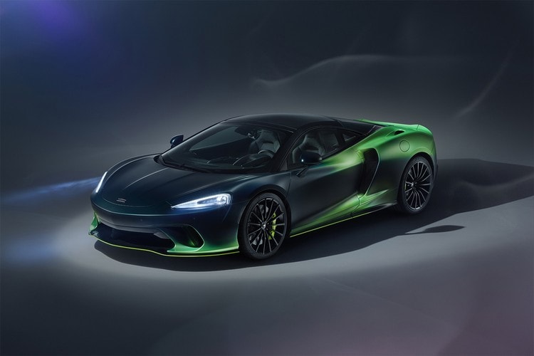 McLaren dévoile une sublime GT personnalisée avec un colorway façon aurore boréale et intérieur en cachemire