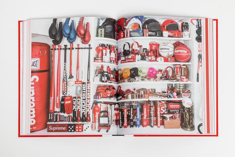 La collection complète des accessoires Supreme mise en lumière dans le livre "Objects Oriented"