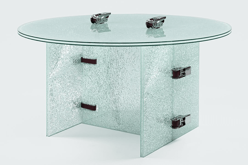 Jorge Penadés a créé « Look Mum, No UV » : une table en verre brisé