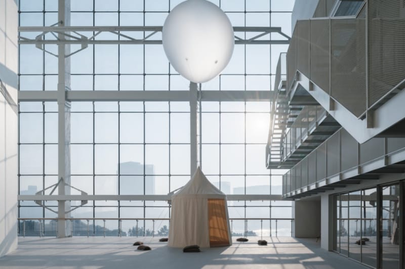 Plongée au cœur de la nouvelle bibliothèque d’art contemporain de Chanel