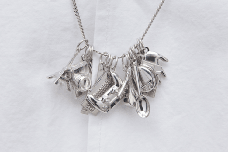 Avgvst Berlin dévoile sa collection de bijoux interchangeables en collaboration avec Crosby Studios