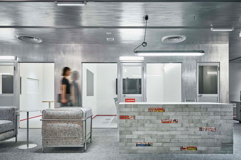 Le nouveau bureau TOON FACTORY de Shueisha à Tokyo allie minimalisme et élan créatif