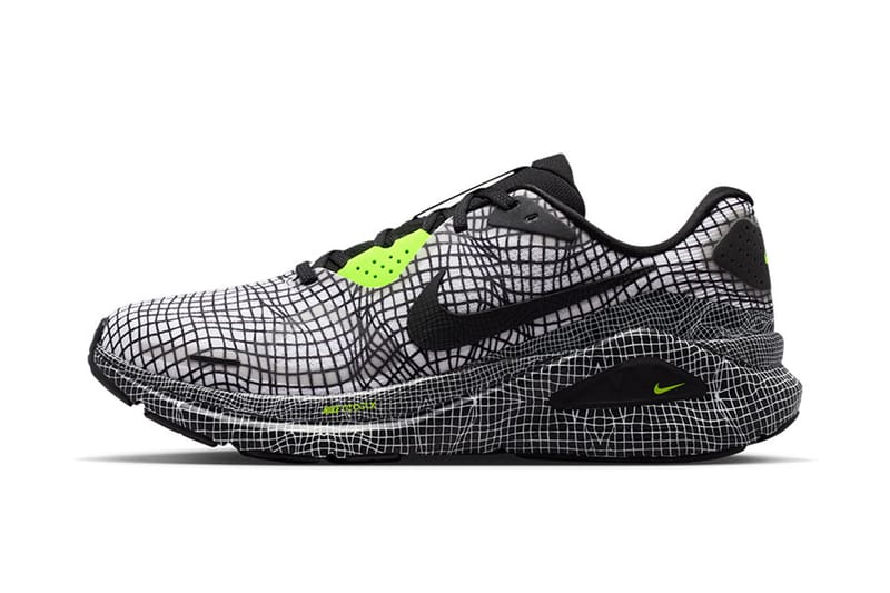 Premières images officielles des Nike Structure 26 "Black/Volt"
