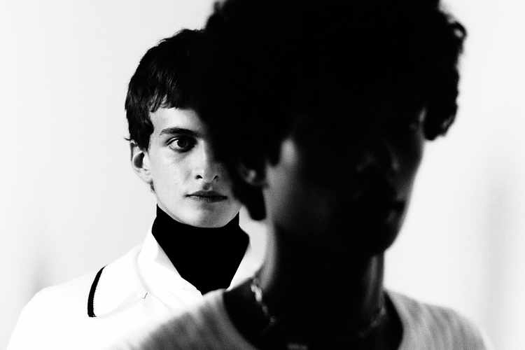 Wales Bonner x John Smedley, une collaboration capturée à travers un prisme éthéré