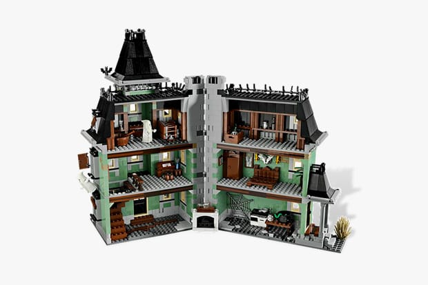 LEGO 2012 Haunted House