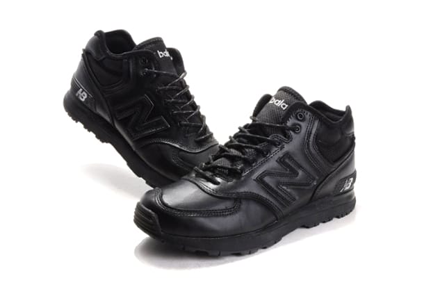 New Balance H710 “All Black” 鞋款