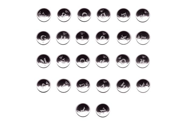 BUNNEY Hand-Engraved 英文字母系列徽章