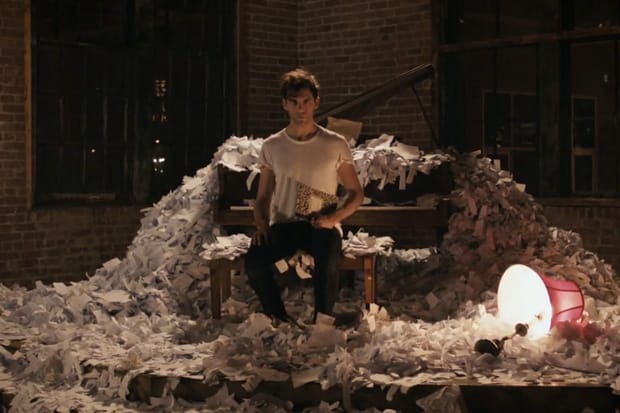 MIKA featuring Pharrell – 單曲 Celebrate 音樂錄像