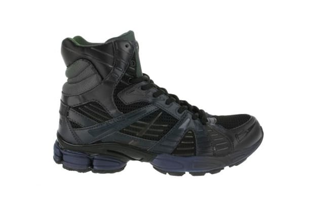 Raf Simons 在今年秋冬推出時尚設計機能性運動鞋款