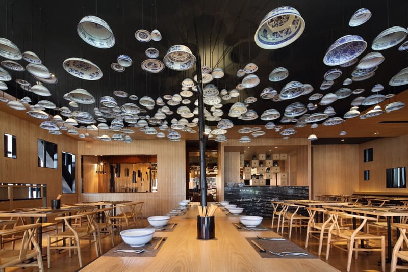 空間建築設計團隊 Golucci International Design 打造的牛公館麵館 Taiwan Noodle House 2 