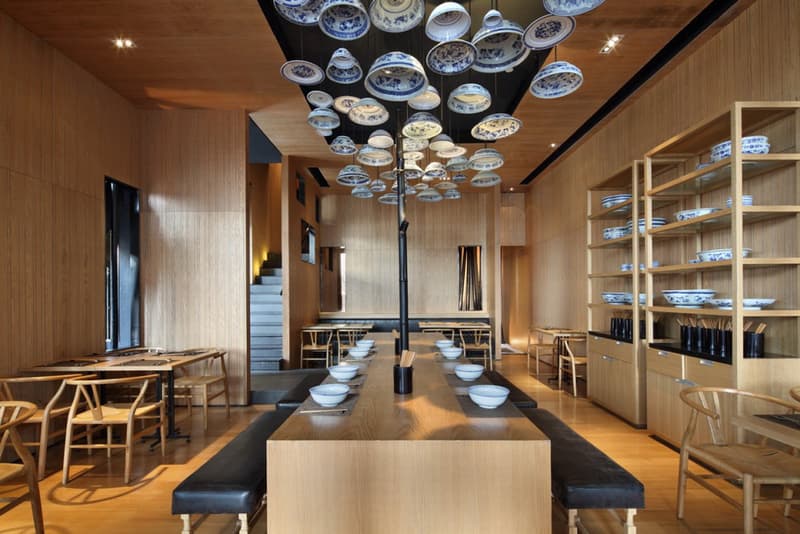 空間建築設計團隊 Golucci International Design 打造的牛公館麵館 Taiwan Noodle House 2 