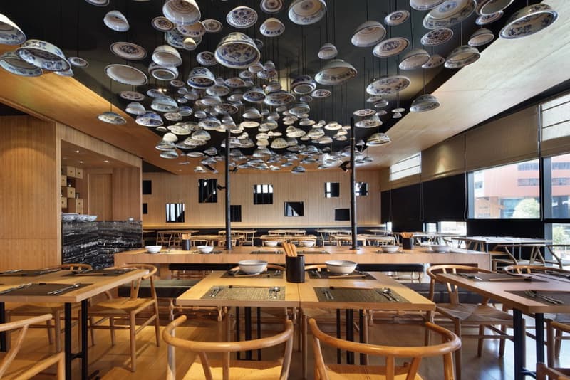 空間建築設計團隊 Golucci International Design 打造的牛公館麵館 Taiwan Noodle House 2 