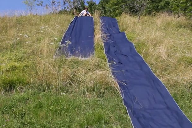 A Kind of Guise 將獨特放置在天然環境三個月的丹寧布料打造限量襯衫