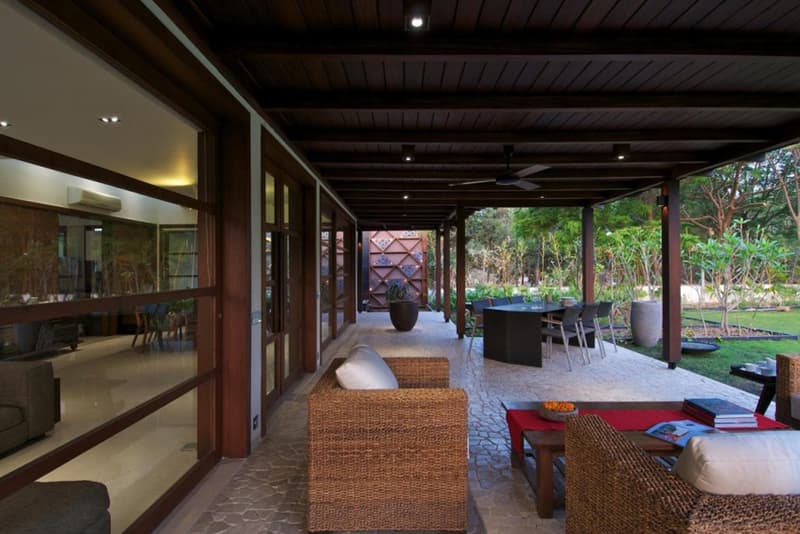 Hiren Patel Architects 建築事務所打造位於印度阿默特巴德的庭院別墅