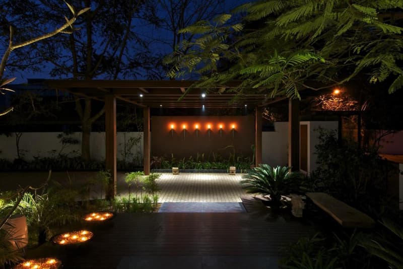 Hiren Patel Architects 建築事務所打造位於印度阿默特巴德的庭院別墅