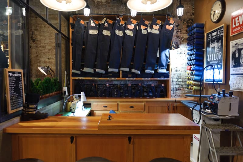 Levi’s 於 New York City 店內提供量身訂製丹寧褲服務