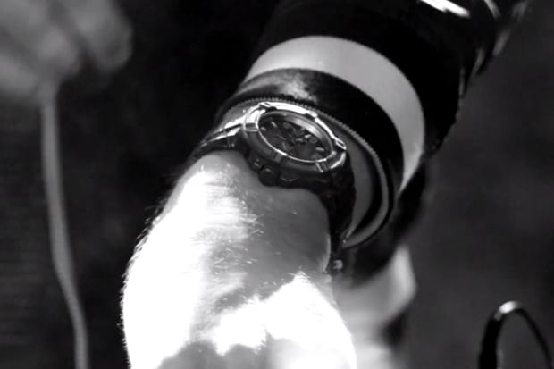 知名 DJ Tiesto 與品牌 Guess 合作推出聯名系列預告視頻短片