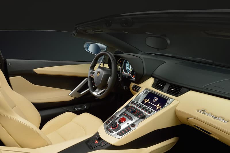 2013 年式樣藍博基尼 Lamborghini Aventador LP 700-4 Roadster