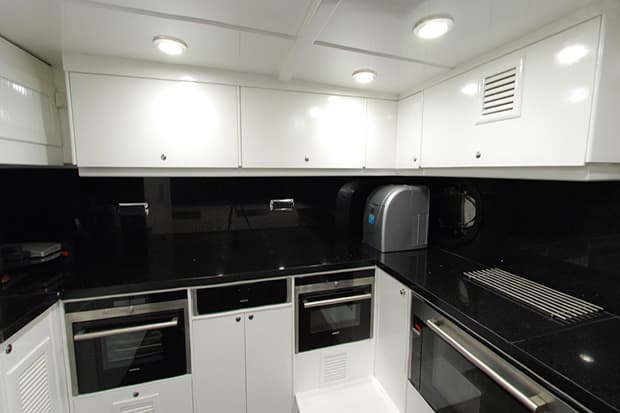 James Bond 007 Skyfall 中的 Yacht 豪華帆船售價  1420 萬美元