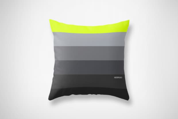 MSTRPLN 以經典鞋款的各類設計元素打造全新 Throw Pillow 抱枕系列