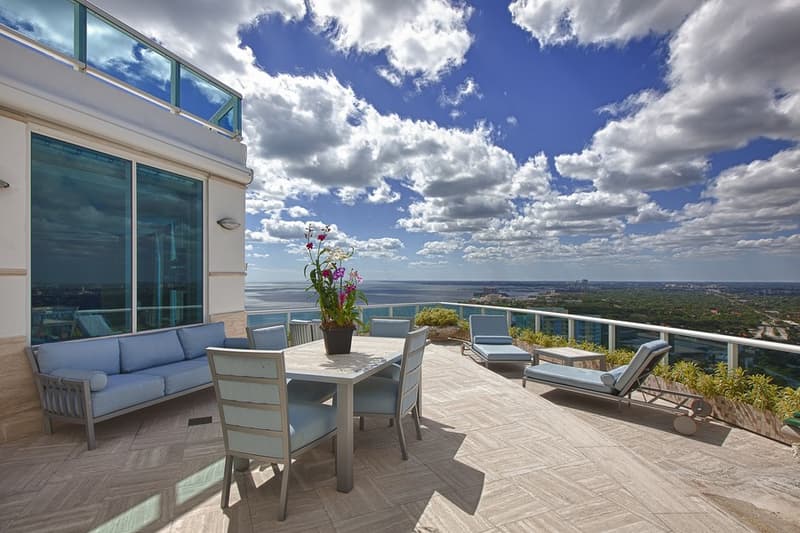 一同參觀 Pharrell Williams 位於 Miami 邁阿密價值 $1680 萬美元的 Penthouse 住宅