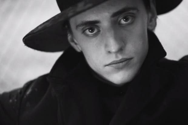 Dior Homme 爲慶祝于邁阿密開設新店鋪特地邀來攝影師 Bruce Weber 拍攝名爲 “Can I Make the Music Fly” 的短片