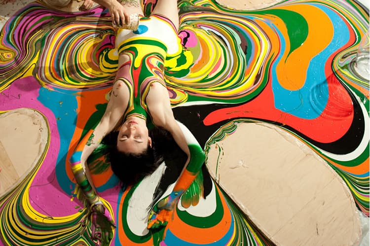 Basel Week Miami 2012: 藝術家 Holton Rower 在 Fresh Basel 展覽上進行潑畫創作 現場回顧