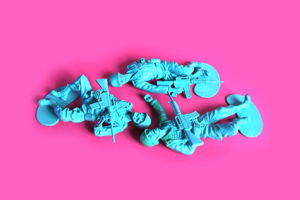 獻給成人的概念藝術玩具 Ron English x Made by Monsters「Dead Toy Soldiers」