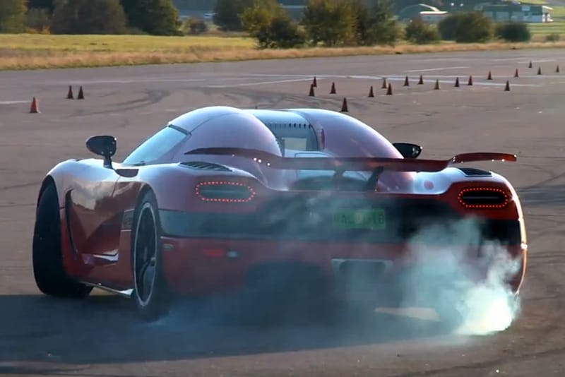 一探瑞典專業碳纖維設計生產車廠 Koenigsegg 的製造設計過程