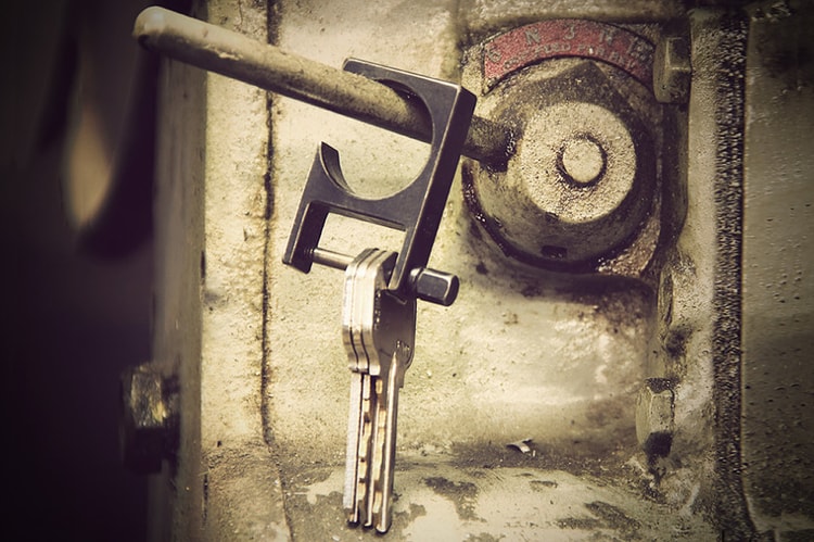 J.L. Lawson & Co. “M II – Unlimited” 集開瓶器與鑰匙扣於一身的手工配件小物