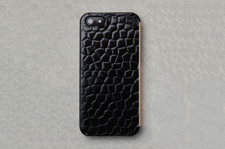 Kate Moss 發佈 “Fashion Tech” 配件系列