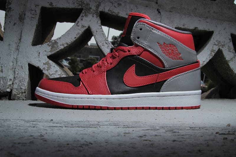 Air Jordan 1 Mid Fire Red/Black-Cement 配色