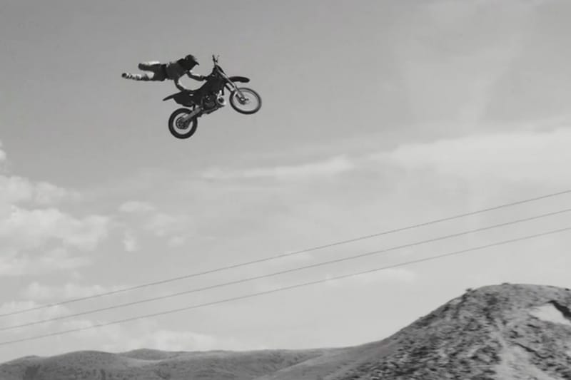 NOWNESS 推出「Dreams of Levitation」極限機車黑白影片