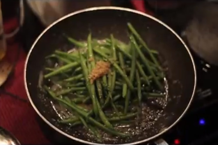 2 Chainz Meal Time Cookbook featuring Chef Aleem 烹飪視頻